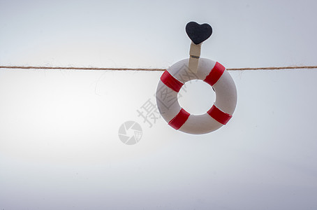 生命保护者与心的弦相连航海生活稻草生存环境情况男人旅行细绳救命图片