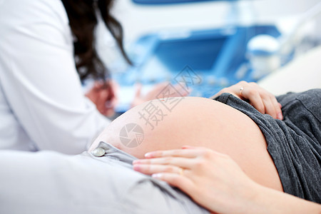 医生为怀孕病人进行超声波扫描检查的孕妇孩子们治疗职业产科考试腹部从业者咨询妇科访问图片