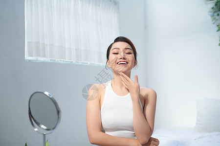 Detox 脱毒肉毒素科洛拉金维生素和矿物治疗疗法概念化妆品女士女性皮肤乐趣白色图片