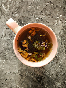 健康的草药茶和医用药草木头桌子荒野食物玫瑰乡村蜂蜜芳香叶子陶瓷图片