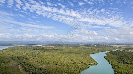 溪河系统从海洋流出空中观察潮汐空气土地天空蓝色山脉红树森林旅游农村图片