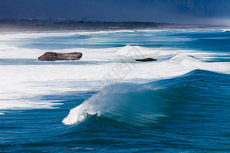 NZ区海岸的海洋波浪断流水图片