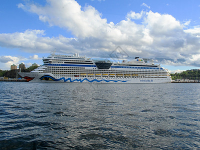 斯德哥尔摩/瑞典 - 2011年5月16日 阳光明媚的Aidasols号游轮班轮图片