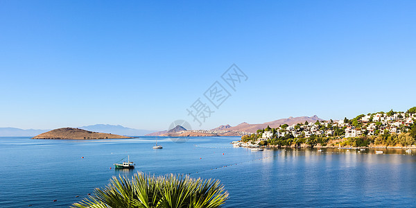 爱琴海海岸 拥有奇妙的蓝色海水 丰富的自然 岛屿 山脉和小白屋建筑学全景海岸线旅游海景天空火鸡海滩建筑支撑图片