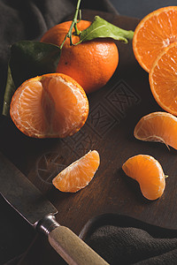 新鲜红橘或橘子桌子水果热带生活食物叶子采摘收成柑桔橙子图片