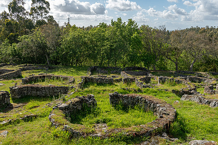 卡斯特罗德罗马里兹考古学广告建筑物爬坡废墟圆形村庄山堡房屋图片