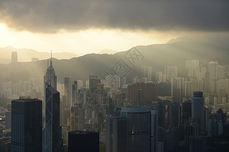 云层城市日出于峰顶场景天际日出城市风景天空港口建筑学建筑光束背景