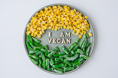 AM VEGAN 文本在盘子里 素食主义 素食健康的生活方式 健康吃素 青豆黄玉米养分义者桌子生产小吃美食排毒字母木头豆子图片
