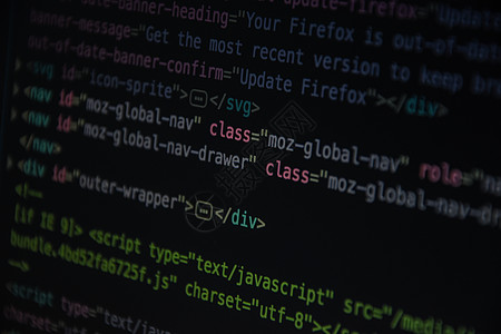 特写黑色背景的监视屏幕上的 cs HTML 代码数据库网络网站展示监视器数据编程软件格式程序图片