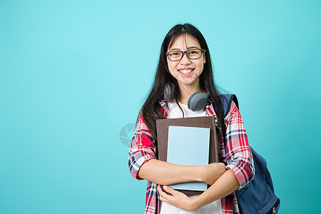 快乐学生 愉快的亚洲女孩微笑到镜头女士学校中学青少年班级学习知识女性化大学生考试图片