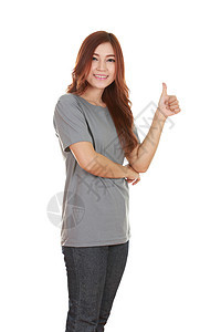妇女穿着空白的T恤衫 举起拇指手势学生手指衬衫微笑快乐女性女孩女士灰色图片