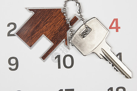 日历背景上的房子密钥账单日程钥匙圈预算红色数字房屋钥匙链房贷财产图片