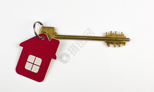 带有房子形状钥匙链的房用钥匙 孤立在白色背景上建筑住房戒指金属安全公寓商业抵押代理人财产图片