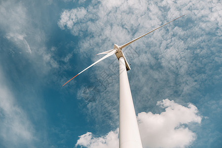 白色的风车与蓝色天空对抗 大自然中的风车活力涡轮保护刀刃屏幕绿色技术商业螺旋桨程序图片