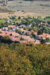 罗马尼亚有植被 田地和房屋的乡村空中景象 6土地房子田园场地季节环境旅行风景晴天农田图片