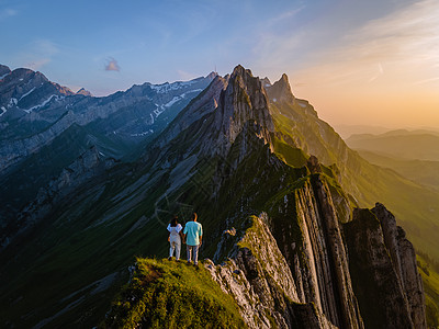 瑞士阿彭策尔阿尔卑斯山脉雄伟舍夫勒峰的陡峭山脊观光远足假期悬崖岩石旅游冒险全景顶峰自由图片