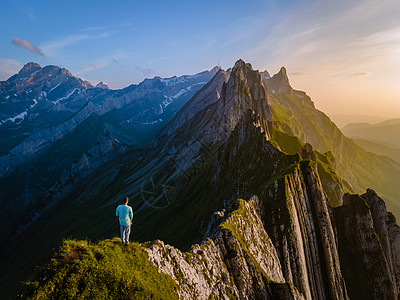 瑞士阿彭策尔阿尔卑斯山脉雄伟舍夫勒峰的陡峭山脊全景旅行爬坡日落悬崖首脑自由踪迹假期小路图片