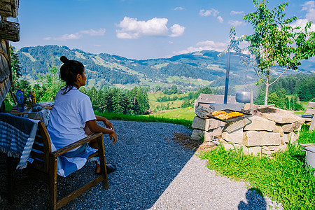 瑞士农村地区瑞士桑克特盖伦旅行小木屋国家假期村庄烧烤山脉旅游观光房子图片