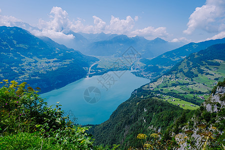 瓦伦西湖 瑞士 欧洲 对瓦伦西的观点山脉岩石风景远足森林天空游客蓝色旅游村庄图片