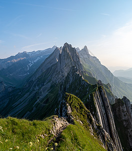 瑞士阿彭策尔阿尔卑斯山脉雄伟舍夫勒峰的陡峭山脊观光全景踪迹旅行远足小路首脑顶峰旅游冒险图片
