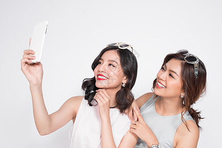 两个美丽的亚洲时尚女性 拍自拍的肖像女孩女士女孩们帽子乐趣朋友们图片