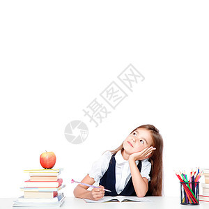 在学校书桌上看着可爱的小女孩女孩沉思快乐教育学习知识青少年女学生童年学生幸福图片