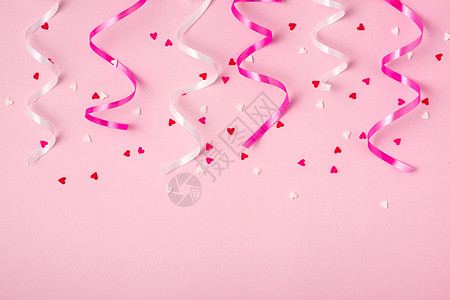 粉红色派对背景与流水者一起用零散的彩色面团庆祝粉色生日飘带庆典天线节日假期狂欢礼物图片