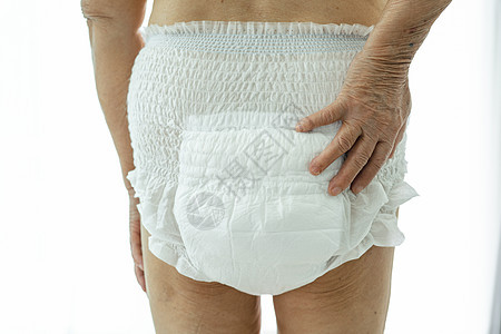 亚洲老年人或老年老年妇女患者在护理医院病房内穿着无节欲尿布 健康有力的医疗概念强健 16内衣男人尿液疼痛人员感染洗手间卫生间疾病图片