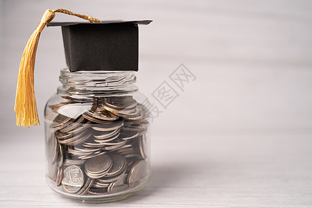 教育基金罐中硬币上的毕业差距帽学习学习理念学费信用基金订金玻璃债务金融生长投资现金图片