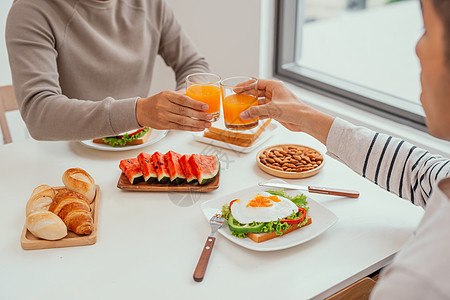 早餐吃水果 果汁橙汁和桌上的面包饼片餐厅橙子食物女性烹饪桌子酒店营养厨房饮食图片