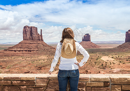 巨谷的女童旅行峡谷乡村橙子公园旅游乡下人农村衬衫风景图片