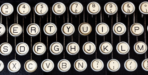 上面看到的旧打字机的圆键图片