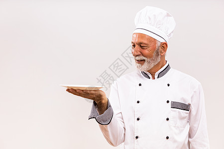 空盘子的高级厨师职业陶器男士工作成人手势午餐灰色食物影棚图片