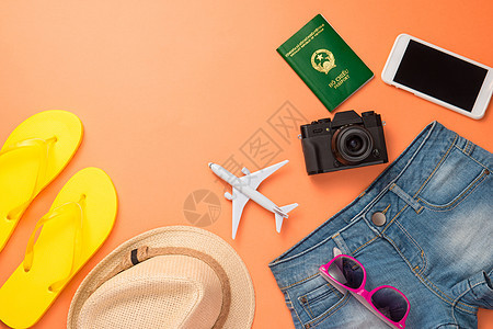暑假旅行概念 橙色背景的度假附件 意大利语热带晴天照片旅游太阳镜配件假期女孩护照海滩图片