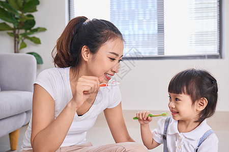 母亲和女儿在刷牙妈妈家庭健康婴儿刷子女士女孩卫生教育孩子图片