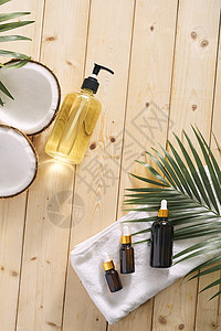 桌上有碎椰子和一瓶油  水疗 护肤 护发和放松概念护理产品烹饪头发身体化妆品洗剂桌子奶油润肤图片