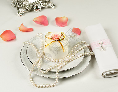 婚桌饰件庆典刀具盘子项链桌布玫瑰服务用餐风格丝带图片
