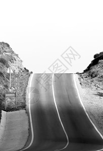 西班牙的孤独道路和交通标志图片