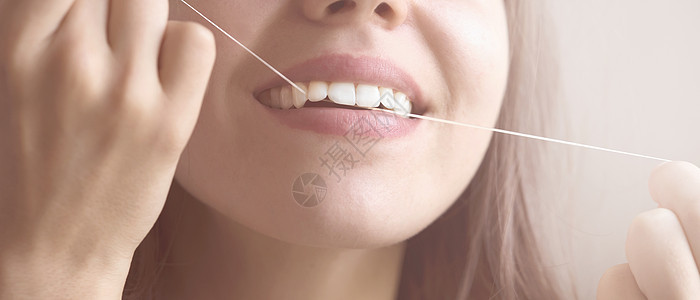 女孩早上会用牙咬牙药品牙科程序女性牙线搪瓷病人卫生矫正护理图片