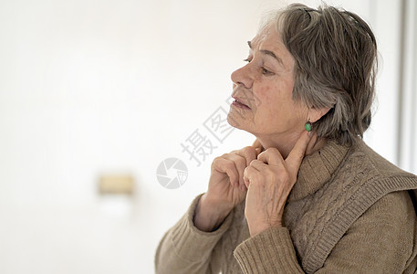 老年妇女施用抗老年润湿剂温泉病人淋巴结胶原镜子节点甲状腺治疗血清伤害图片