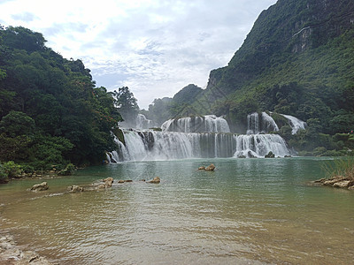 越南和中国边境的美丽潘江湖瀑布 美人吸引力水池公园环境旅游世界旅行溪流岩石荒野图片