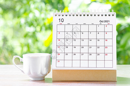 2021年10月21日 组织者规划和提醒的日历台办公室桌子咖啡杯子商业季节时间表旅行数字议程图片