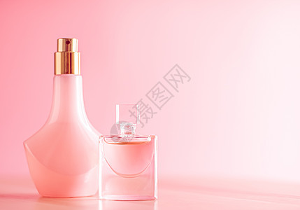 粉红背景 奢华美容和化妆品的皮肤科 香水和化妆组装假期销售瓶子美丽皮肤洗剂展示生态身体凝胶图片