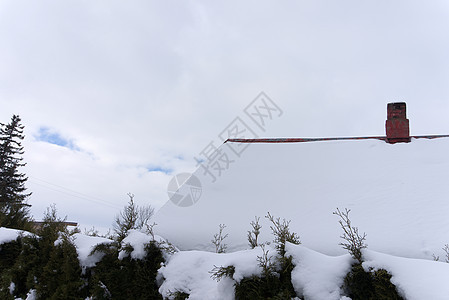 严寒的冬季风景 屋顶屋顶被雪覆盖图片