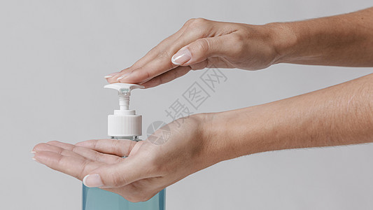 使用凝胶水醇洗手液 高品质美丽的照片概念图片