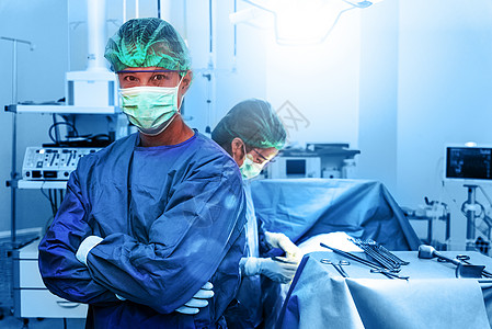 手术室的专业医生和护士 肖像和医疗保健概念 团队合作和成功理念 在医院工作的人和美容主题的整形外科 蓝色滤镜背景图片