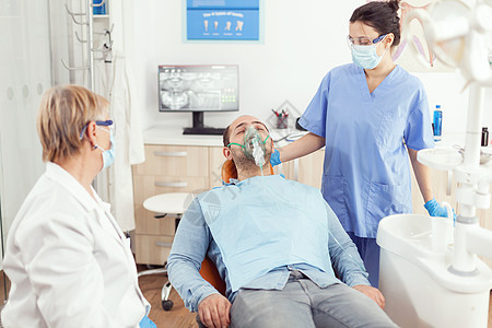 医生助理 在牙齿手术前先戴食毒面具女士医院面罩卫生医师考试氧气诊所牙医矫正图片