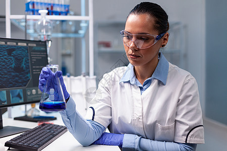 化学妇女分析液溶液并装有医用玻璃瓶图片
