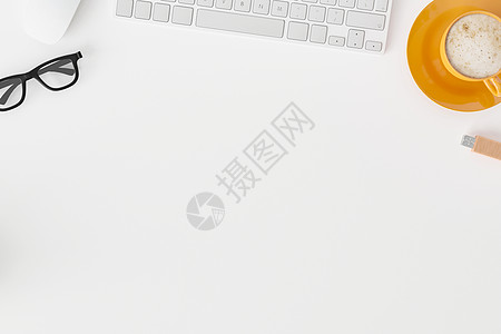 空白素材全白桌面白桌 工作空间 工作背景的顶层视图小样桌子笔记本商业技术互联网办公室键盘电脑空白背景