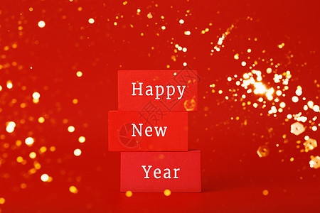 2022年新年快乐 红色优雅最低概念 在红背景上与bokeh假期圣诞传统问候语日历倒数庆典饰品创造力派对图片